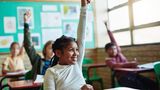Erfolg in der Schule   Es gibt auch ein Zuviel an Selbstbewusstsein. So sind Menschen mit einem sehr starken Selbstwertgefühl nicht unbedingt Überflieger. Sie neigen vielmehr dazu, ihre Leistungen zu überschätzen sowie auf Kritik aggressiv zu reagieren - und kommen damit oft nicht gut an.