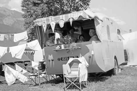 Deutsches Wirtschaftswunder in den 50ern: Der erste Urlaub, der erste VW-Käfer – so wurde aus der Trümmerwüste ein Wohlstandsland