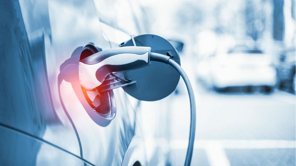 Schneller laden dank Ionen-Tunneln: Schwarzer Phosphor ist ...