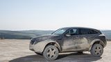 Mit einer Bodenfreiheit von 29,2 Zentimetern thront der EQC 4x4² fast doppelt so hoch über den Untergrund wie der Serien EQC (14