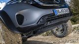 Um das Fahrwerk zu installieren, bedienten sich die Ingenieure eines Hilfsrahmens und bauten auch gleich neue Achslenker ein