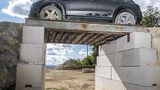 Der Umbau zum Mercedes EQC 4x4² geschah mit dem Segen der Chefs