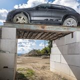 Der Umbau zum Mercedes EQC 4x4² geschah mit dem Segen der Chefs