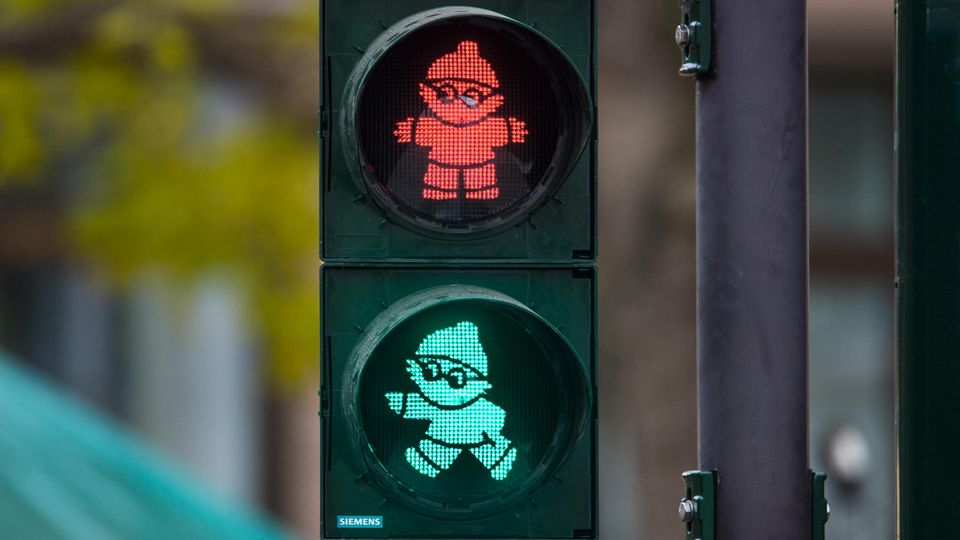 Die schönsten Ampelmännchen Deutschlands Mainzelmännchen Det in Grün und Rot an einer Ampel in Mainz