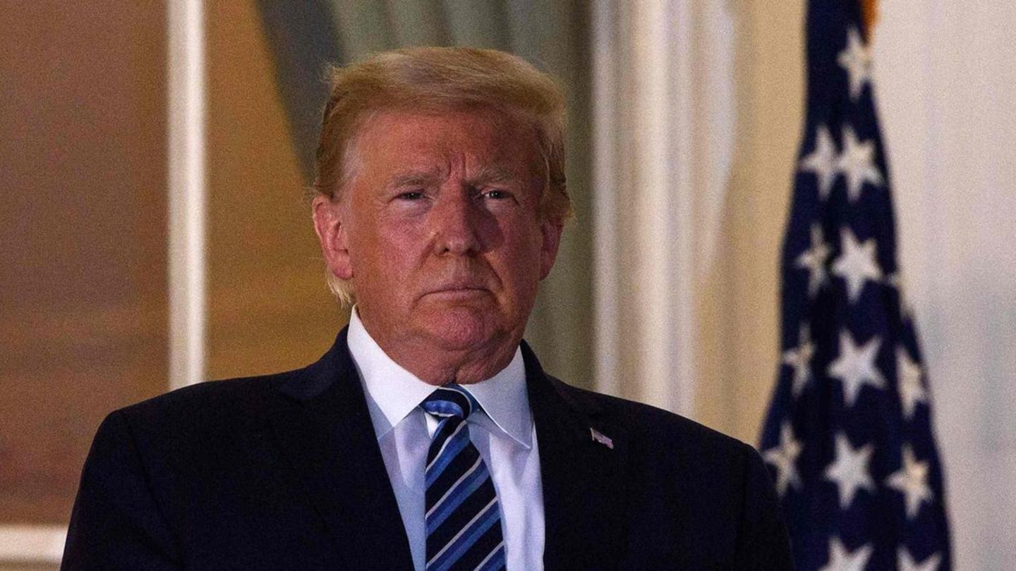 Donald Trump blickt ernst