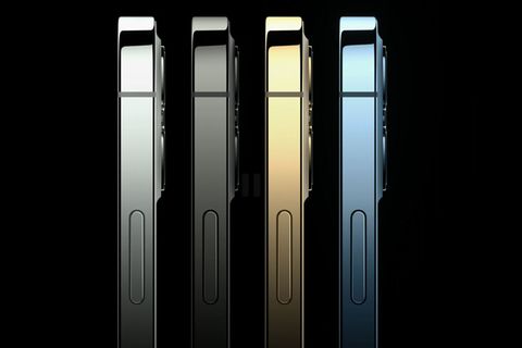 Das iPhone 12 Pro und das iPhone 12 Pro Max sind in den klassischen Farben Graphit, Silber und Gold erhältlich. Das neue Pazifikblau ersetzt den edlen Grünton des letzten Jahres. Schick: der eingefärbte Edelstahlrahmen glänzt in der jeweiligen Farbe
