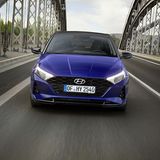 In der Top-Ausstattung sind Voll-LED-Scheinwerfer serienmäßig