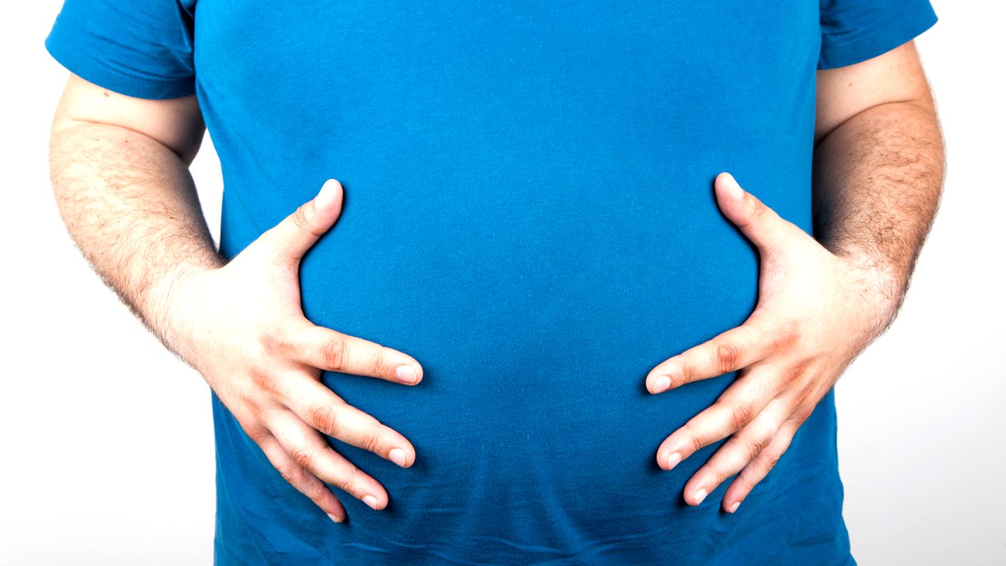 Die Diagnose: Der Mann hat einen seltsamen Kugelbauch. Ein Tumor ist es nicht. Ein Arzt löst das Rätsel