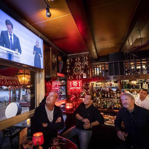 Barbesucher in Amsterdam
