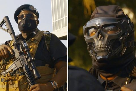 Links trägt ein Schwarzer Uniform, Barett und Sturmgewehr, rechts hat ein Kämpfer eine Gesichtsmaske in Form eines Schädels