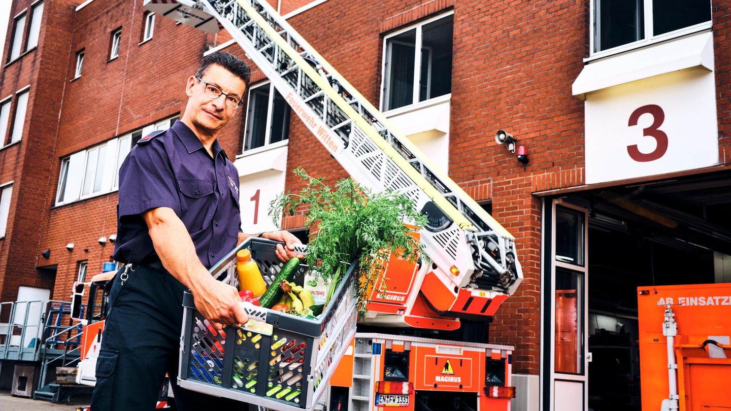 Dirk Christmann ist Feuerwehrmann und arbeitet im Schichtdienst. Durch das Intervallfasten hat er fünf Kilo abgenommen.