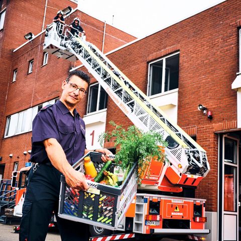 Dirk Christmann ist Feuerwehrmann und arbeitet im Schichtdienst. Durch das Intervallfasten hat er fünf Kilo abgenommen.
