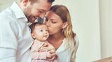 Ich hab dich lieb  Liebe ist grundsätzlich für die Beziehung zwischen Eltern und Kindern. Deshalb ist es wichtig, diese auch zum Ausdruck zu bringen. Gezielt zu seinem Kind "Ich hab dich lieb" zu sagen, macht auch die Kinder glücklich und stärkt die Bindung.