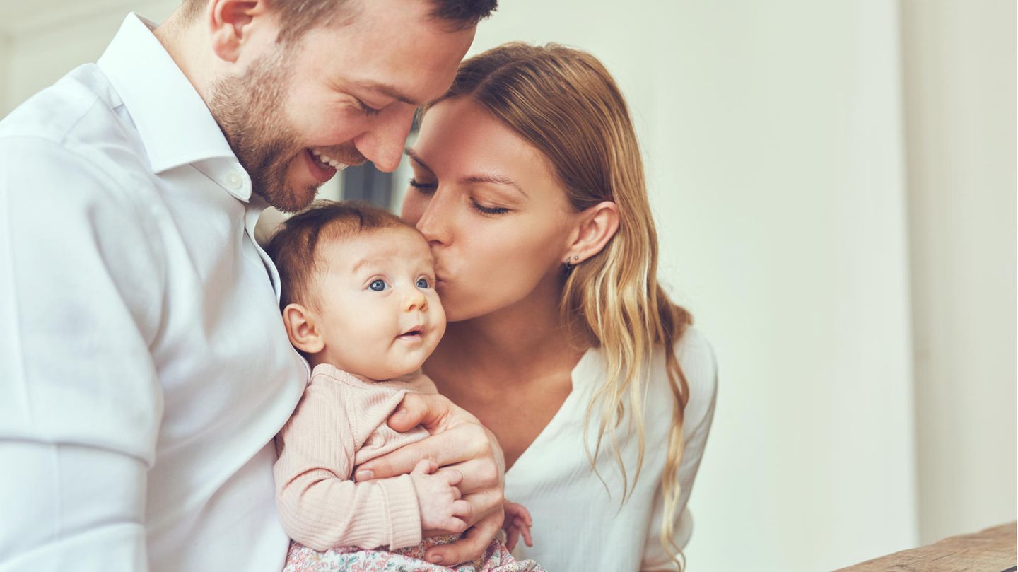 Ich hab dich lieb  Liebe ist grundsätzlich für die Beziehung zwischen Eltern und Kindern. Deshalb ist es wichtig, diese auch zum Ausdruck zu bringen. Gezielt zu seinem Kind "Ich hab dich lieb" zu sagen, macht auch die Kinder glücklich und stärkt die Bindung.
