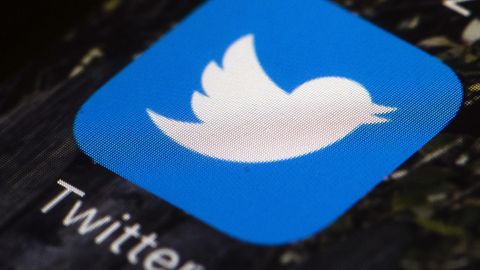 News von heute: Twitter-Logo auf einem Smartphone