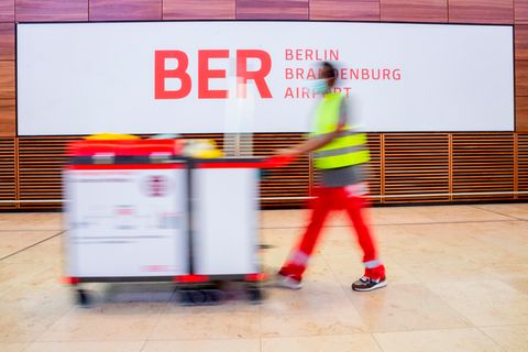 Im neuen Hauptstadtflughafen Berlin Brandenburg Willy Brandt»(BER)