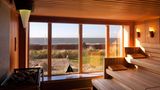 Georgshöhe Strandhotel, Norderney: 17 Punkte, drei Lilien  Das Haus liegt in erster Reihe direkt am Meer mit grandiosem Blick auf die Nordsee. Das weitläufige Spa ist auf Original-Thalasso spezialisiert, auf Behandlungen mit Algen, Meersalz und Seewasser. "Unter anderem geboten werden schöne Ruhezonen, eine Schneekabine, ein bestens ausgestattetes Fitnessstudio, Liegewiese sowie drei Pools, darunter ein 25 Meter langer Außenpool und ein 17 Meter langer Innenpool", lautet die Beschreibung im neuen "Relax Guide".  Preise: HP ab 107,50 Euro, www.relax-guide.com/georgshoehe-strandhotel