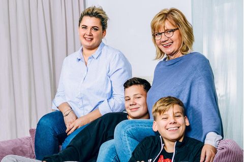 Christel Bohms (r.), ihre Tochter Vanessa, ihr Sohn Tobi (r.) und ihr Enkel Basti