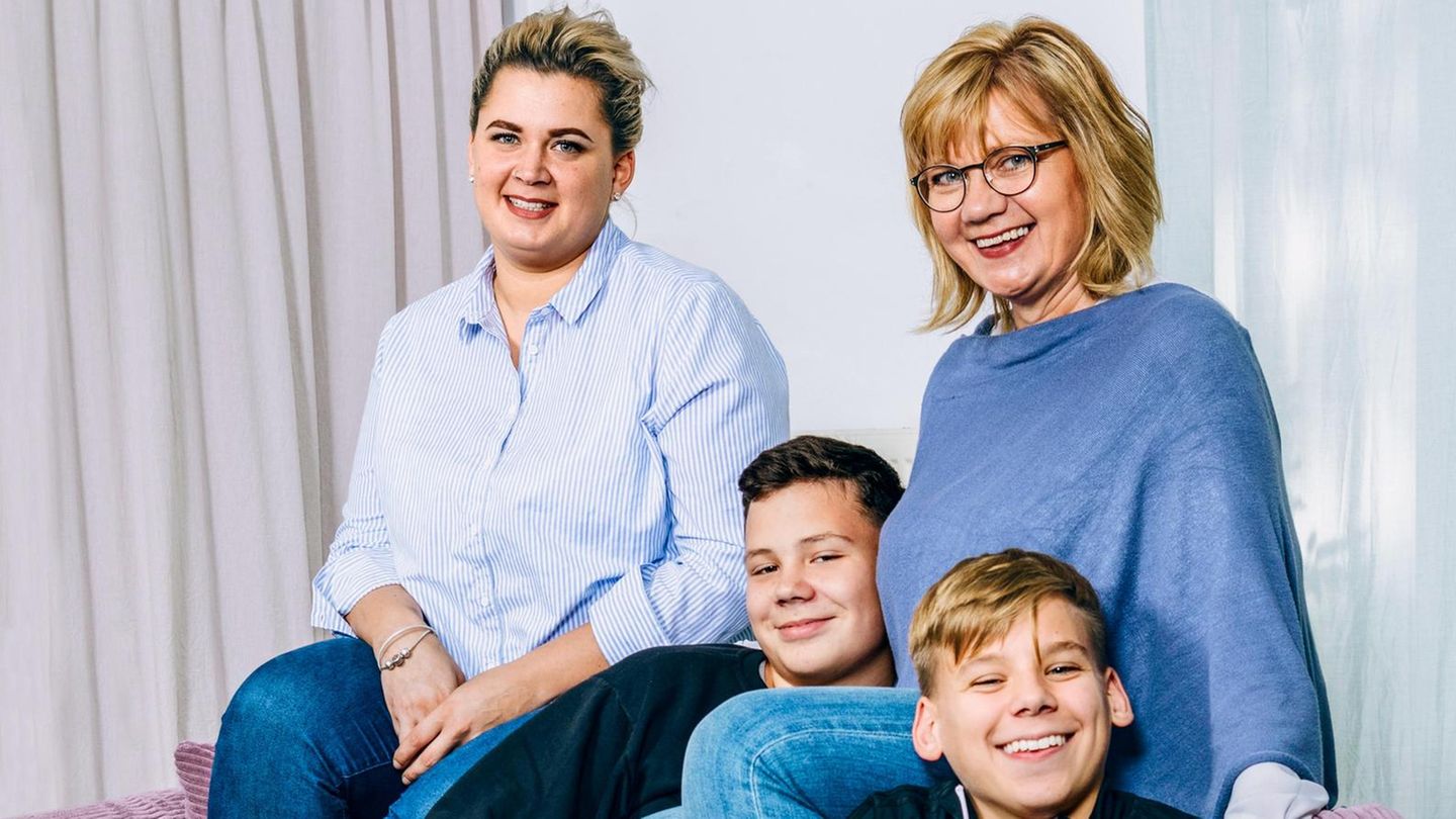 Sohn und Enkel gleich alt: Christel Bohms (r.), ihre Tochter Vanessa, ihr Sohn Tobi (r.) und ihr Enkel Basti Christel Bohms (r.), ihre Tochter Vanessa, ihr Sohn Tobi (r.) und ihr Enkel Basti