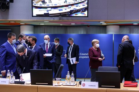 Staats- und Regierungschefs der EU, darunter Bundeskanzlerin Angela Merkel und Frankreichs Präsident Macron