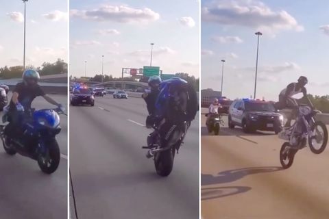 Ein Motorradfahrer auf einer Rennmaschine und einer auf einer Crossmaschine fahren nur auf dem Hinterrad