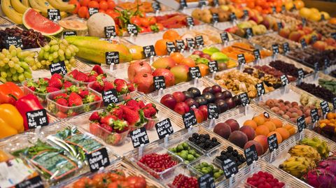 Laut Experten gehören möglichst viel Gemüse und Obst auf den Tisch