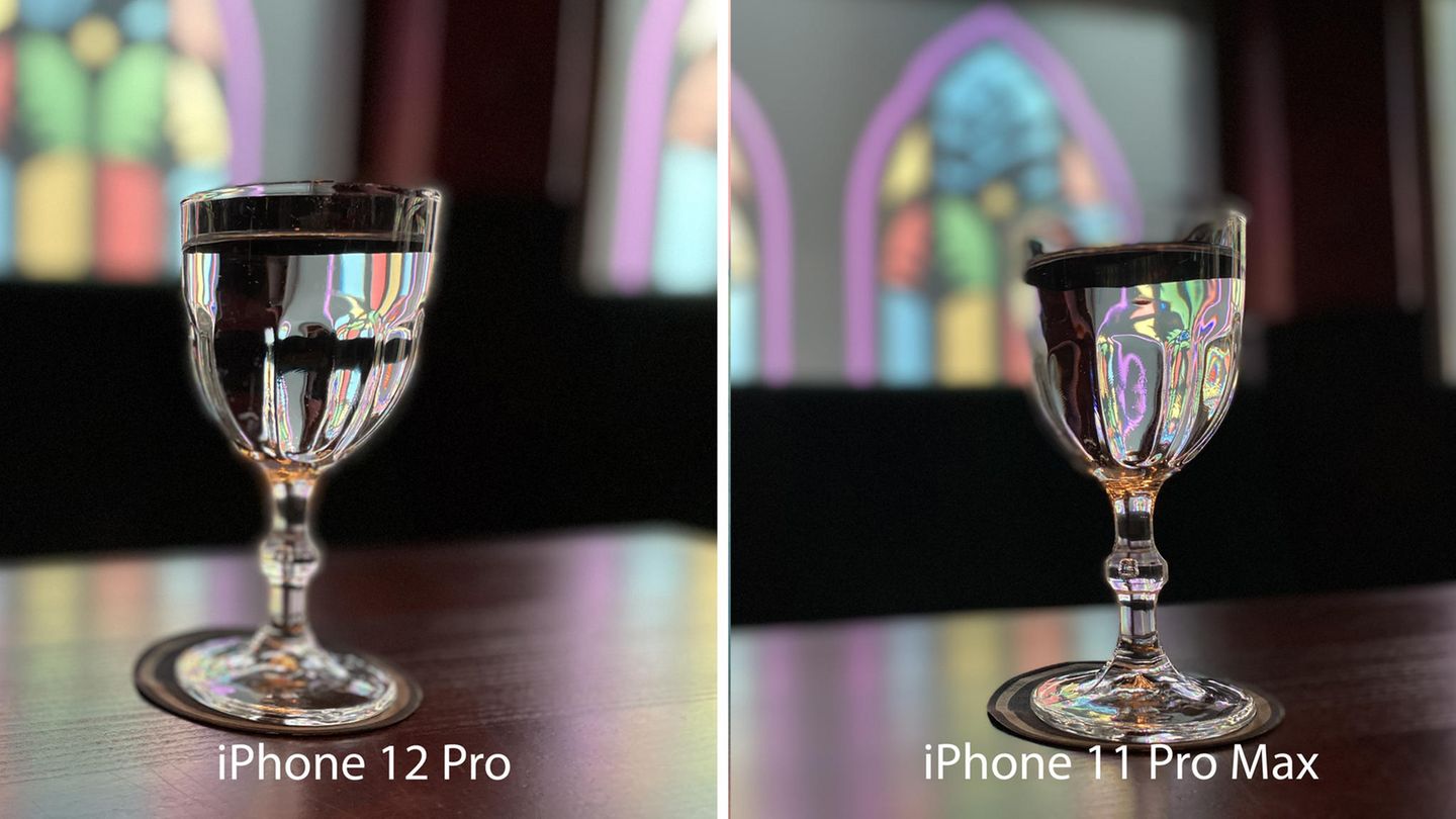 Das Fotografieren von transparenten Objekten wie Gläsern ist im Porträtmodus eine Herausforderung. Wir wollen herausfinden, ob der Lidar-Chip im iPhone 12 Pro eine Verbesserung bringt. Tatsächlich schneidet das 12 Pro etwas besser ab, perfekt ist das Ergebnis jedoch nicht. Während der Rand nahezu fehlerfrei dargestellt wird, hat das Smartphone Probleme, den Griff zu fokussieren.