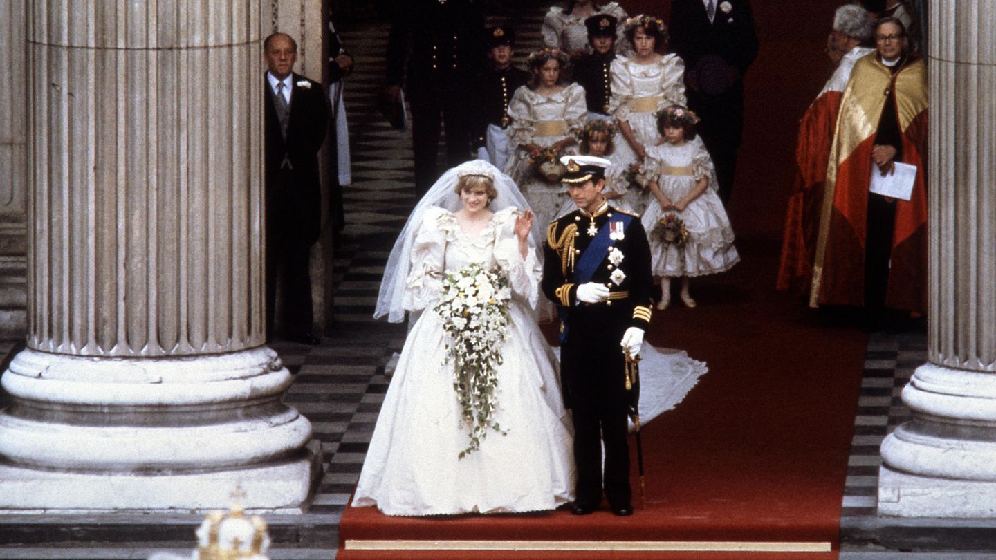 Prinzessin Diana und Prinz Charles bei ihrer Hochzeit