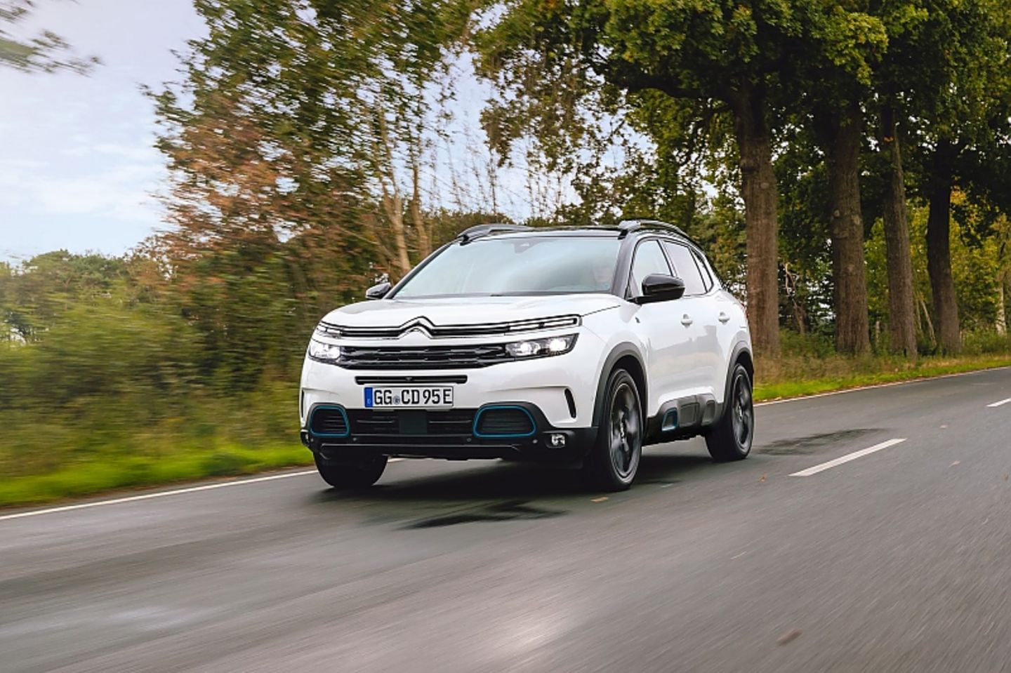 Bis 130 km/h kann der E-Crossover rein elektrisch fahren