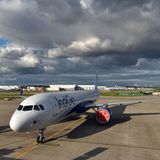 Vor dem Auslieferungszentrum in Hamburg stehen mehrere Exemplare für den indischen Billigflieger Indigo 