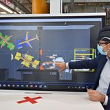 Bei der Endmontagehalle der Produktionslinie 4: Alle vier Tage wechseln die halbfertigen Flugzeuge ihren Standplatz, bis sie am Ende die Kabineneinrichtung erhalten.