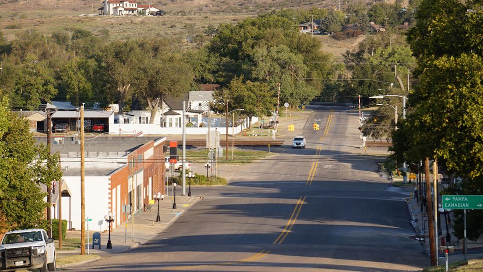 Eine Straße im Dorf Miami Eine Straße im Dorf Miami