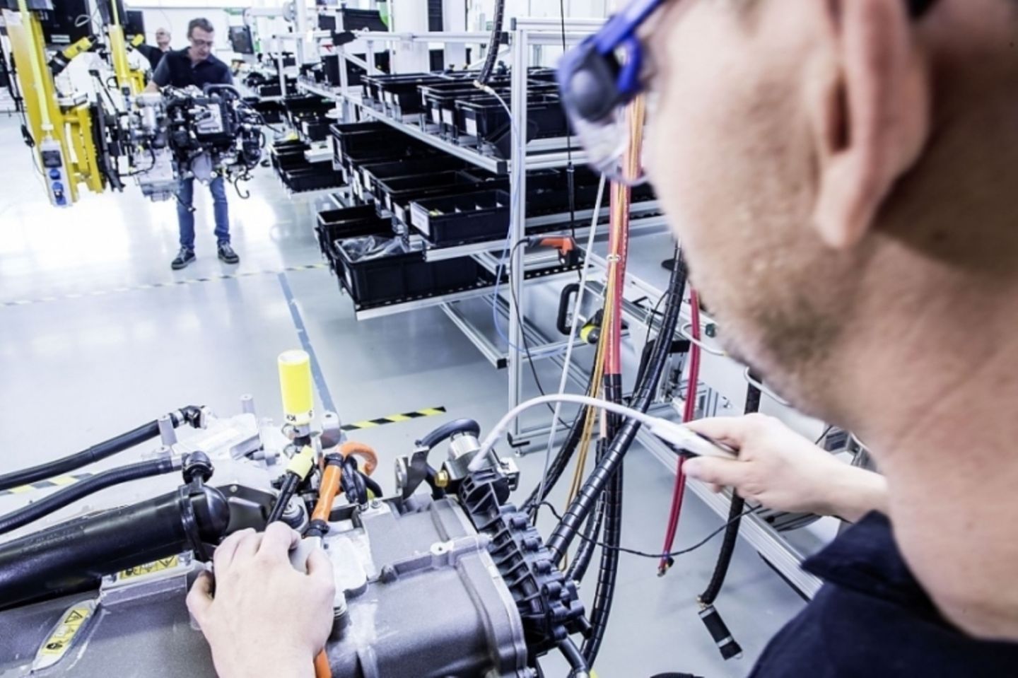 Bei der Entwicklung der Brennstoffzelle holt sich Mercedes Volvo ins Boot