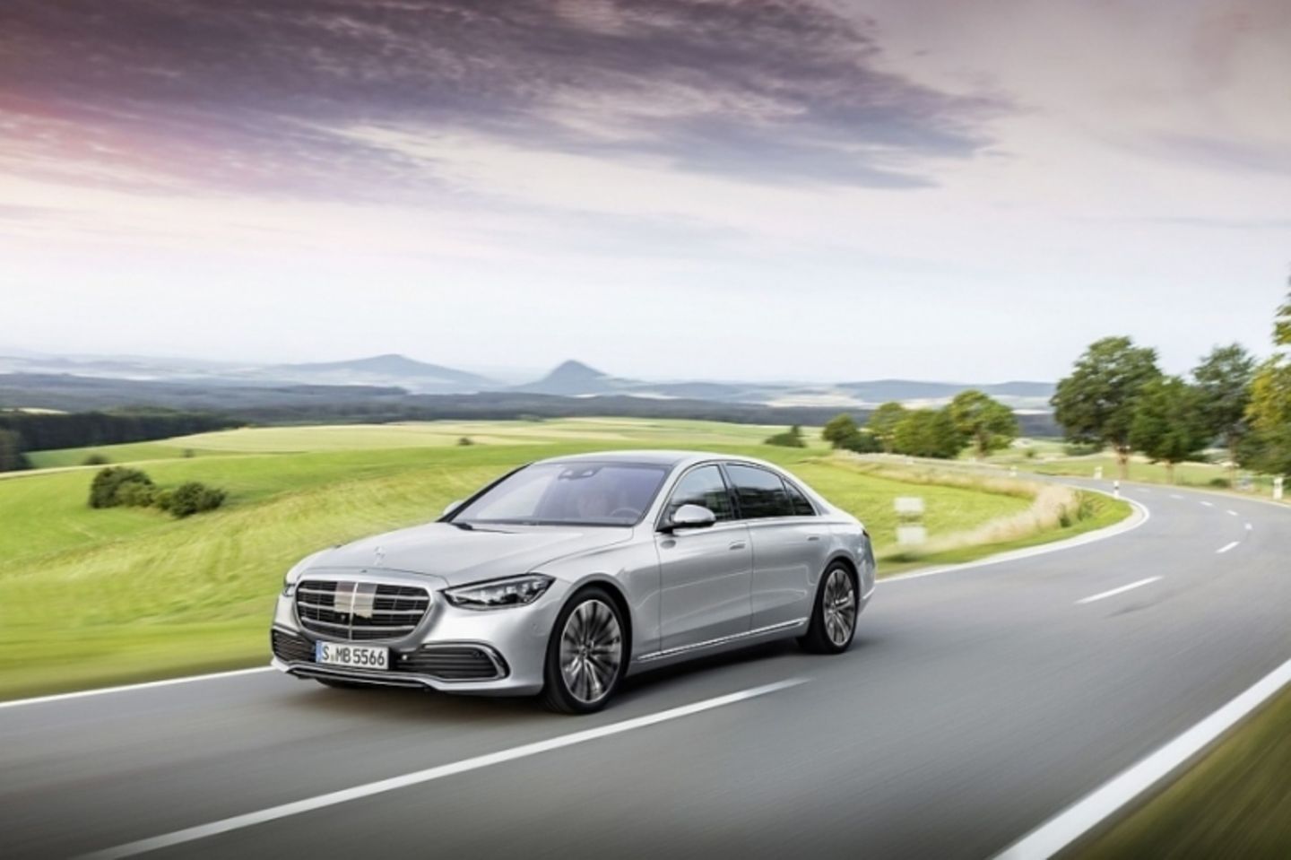 Der Plan, dass in zehn Jahren jeder zweite Mercedes elektrisch sein soll, bleibt bestehen