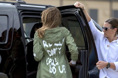 Melania Trump mit einer Statement-Jacke