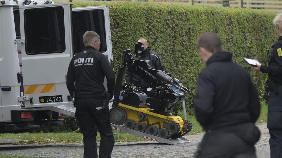 Ein Roboter zur Bombenentschärfung, genannt Rullemarie, am Einsatzort Ein Roboter zur Bombenentschärfung, genannt Rullemarie, am Einsatzort