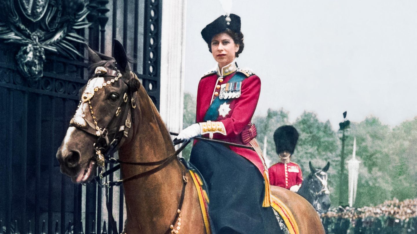 First anniversary of the Queen’s death: Opulent illustrated book pays tribute to Elizabeth II.