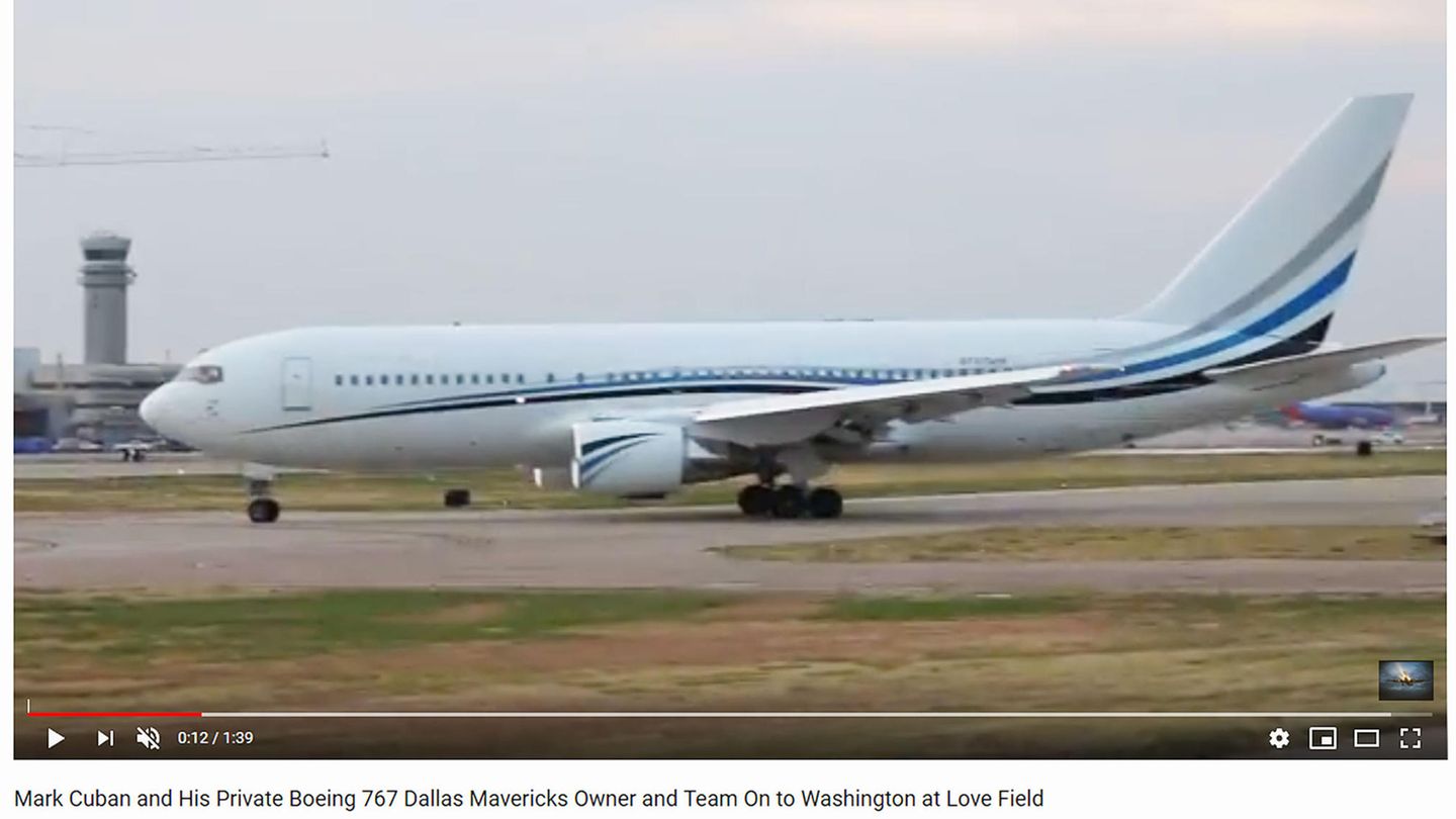 Platz 12: Mark Cuban  Dem Milliardär und Eigentümer des Profibasketball-Teams der Dallas Mavericks reicht kein kleiner Privatjet. Er besitzt ein Großraumflugzeug, eine Boeing 767 mit der Kennung N7676MW. Die Kosten belaufen sich auf 1.250.000 US-Dollar.