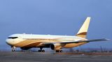 Platz 7: Roman Abramowitsch   Der russische Oligarch ist nicht nur Eigentümer des FC Chelsea, der 115 Meter langen Yacht "Eclipse", sondern auch einer Boeing 767. Der Großraumhet mit der Kennung P4-MES ist in Luxemburg zugelassen und flog früher für Hawaiian Airlines. Für Wartung und Betrieb sind 3.580.000 US-Dollar pro Jahr fällig.