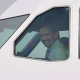 Platz 5: Hassanal Bolkiah  Dem Sultan von Brunei - hier im Cockpit eines Airbus A330 - steht eine Flotte von Großraumflugzeugen zur Verfügung. Zu Sultan's Flight gehören unter anderem ein Airbus A340-200 und eine moderne Boeing 747-8. Laut Stratos Jets fallen dafür jährlich 4.260.000 US-Dollar dafür an.