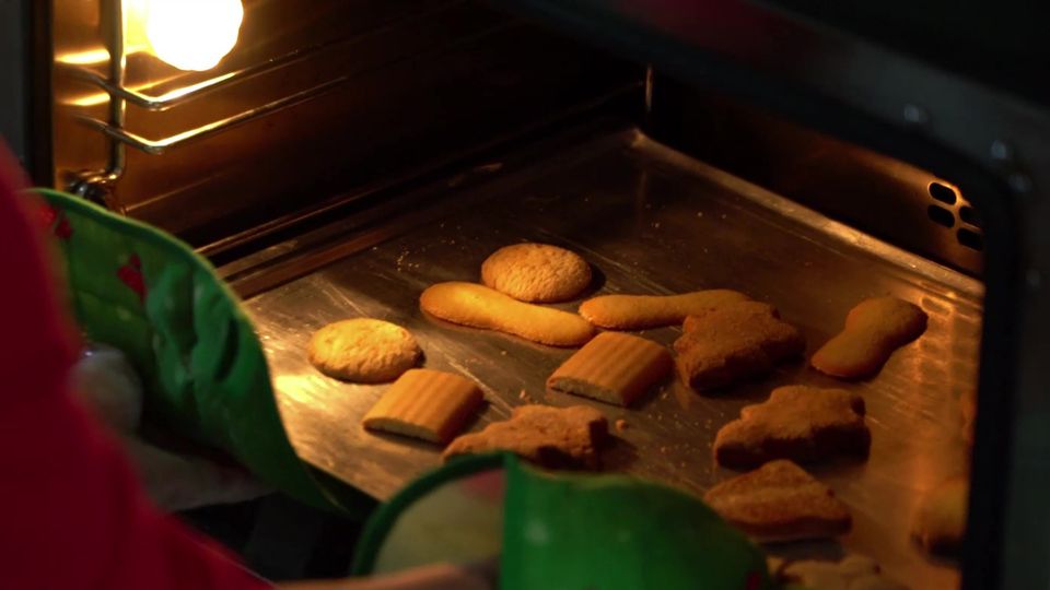 Vier Lebensmittel, die nie in den Backofen gehören (Symbol) Vier Lebensmittel, die nie in den Backofen gehören (Symbol)