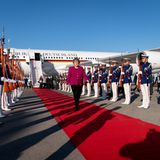 Platz 3: Angela Merkel  Die deutsche Bundeskanzlerin greift auf die Flugbereitschaft der Bundeswehr zurück. Dazu gehören auch zwei Airbus A340-300, die schon mehr als 20 Jahre alt sind und des Öfteren ausfallen. Auf dem Weg zum G20-Gipfel in Argentinien musste Merkel wegen eines Defekts auf einen Linienflug der Iberia umsteigen und kam einen Tag zu spät. Jetzt werden drei fabrikneue Airbus A350-900 angeschafft. Der Kosten für die VIP-Flüge im letzten Jahr gibt das Portal stratosjets.com mit 4.600.000 US-Dollar an.