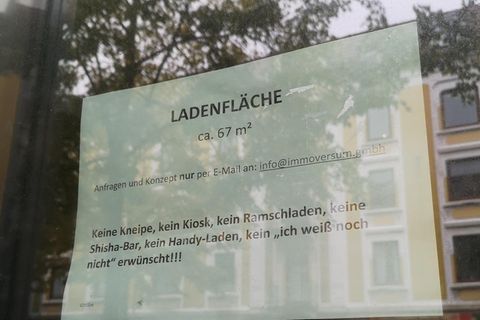 Zettel im Fenster