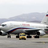 Platz 2: Wladimir Putin  Der russische Staatspräsident ist in speziell für seine Zwecke umgerüsteten Vierstrahlern vom Typ Iljushin Il-96 zu Terminen unterwegs, die zwischen 25 und vier Jahre alt sind und auch als fliegende Kommandostände dienen können. Die Kosten für die Einsatzbereitschaft der Jets wird mit 5.300.000 US-Dollar angeben.