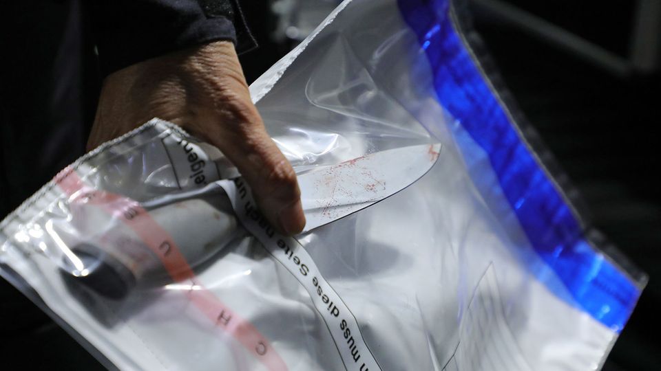 Dieses Messer fanden Ermittler am Tatort in der Innenstadt von Dresden Dieses Messer fanden Ermittler am Tatort in der Innenstadt von Dresden