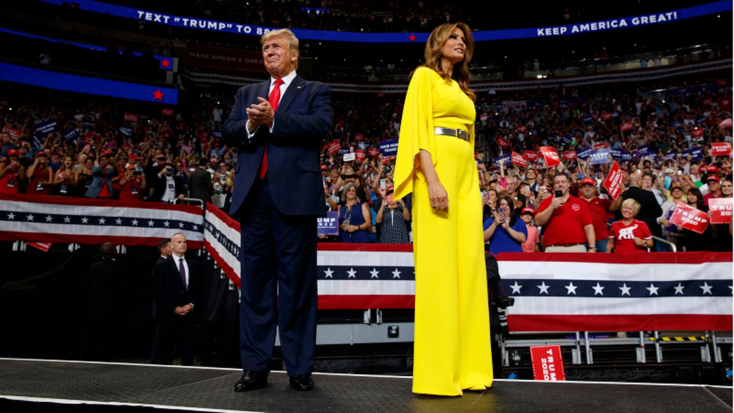 Die First Lady an der Seite ihres Mannes US-Präsident Donald Trump bei einer Wahlkampfveranstaltung.