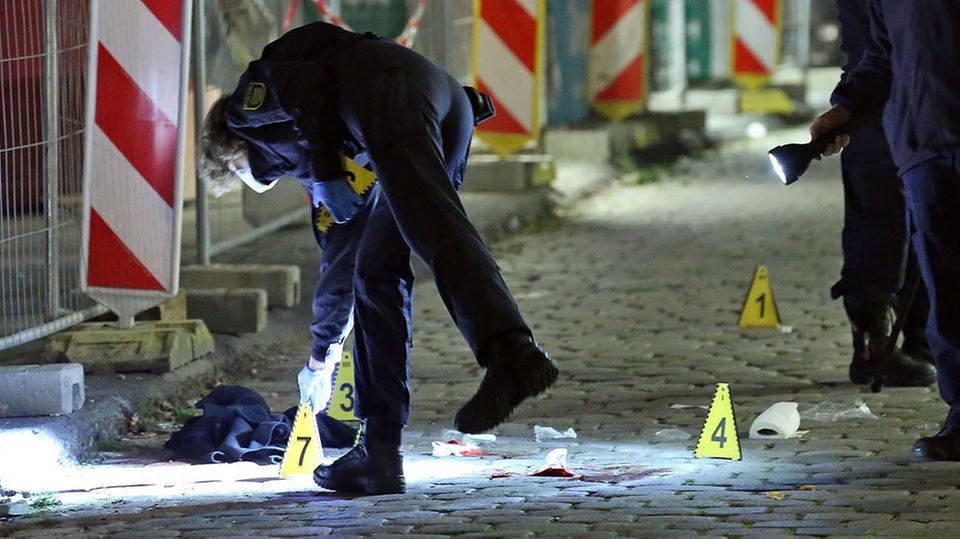 Polizei nach der tödlichen Messerattacke in der Innenstadt von Dresden