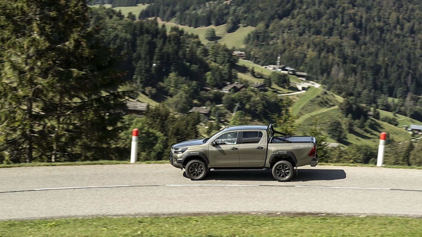 Der Toyota Hilux ist bis zu 175 km/h schnell