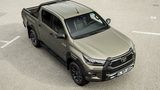 Der Toyota Hilux wiegt 2.335 Kilogramm