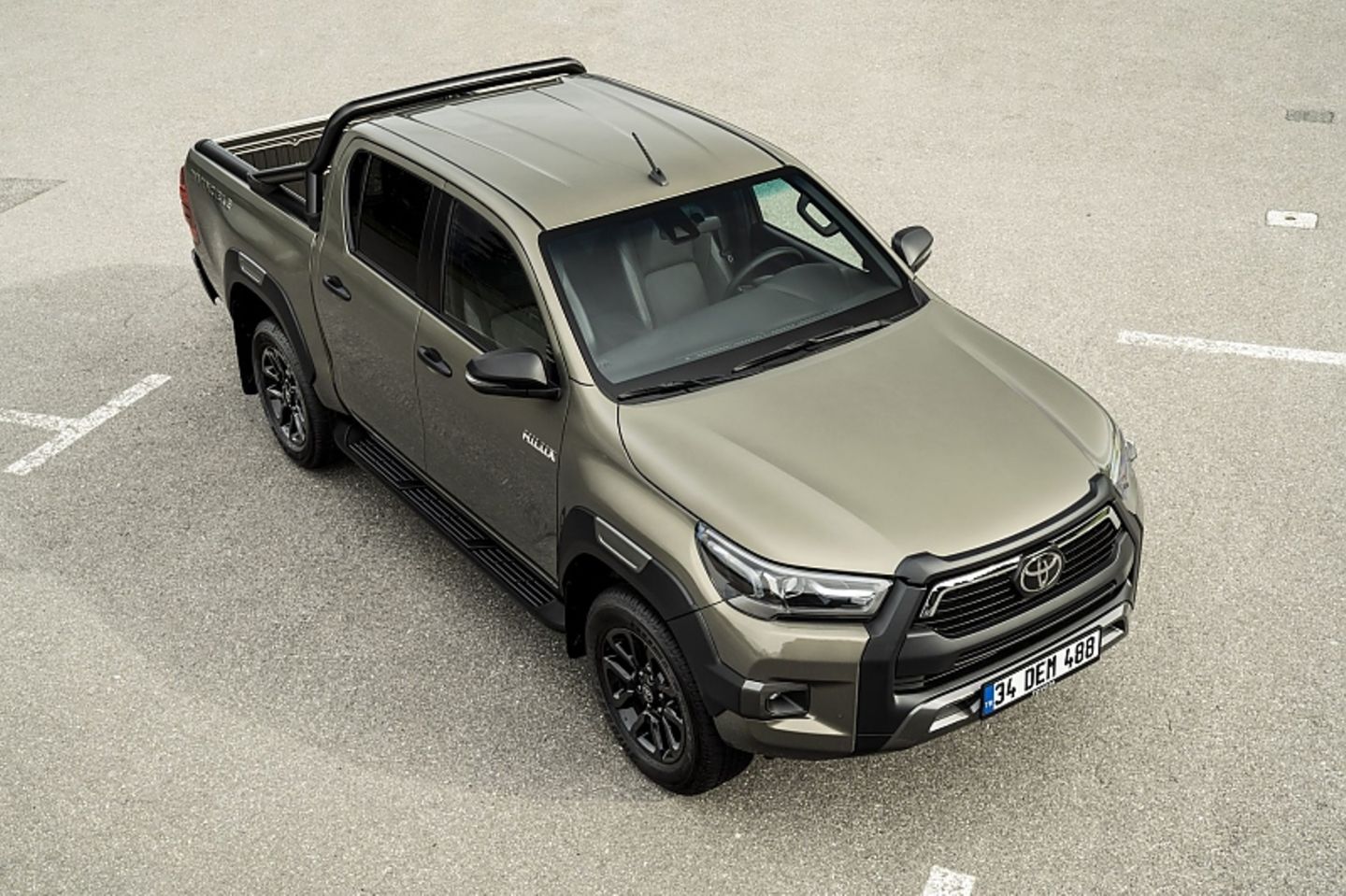 Der Toyota Hilux wiegt 2.335 Kilogramm